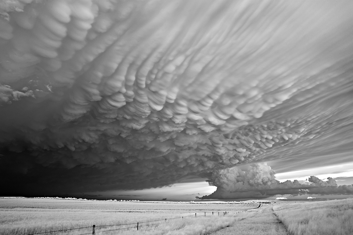 © Mitch Dobrowner | Galerie Gadcollection • Exposition Dans l'oeil du cyclone